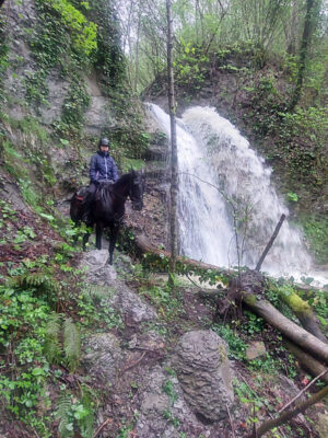 Конная экскурсия на Варваровский водопад