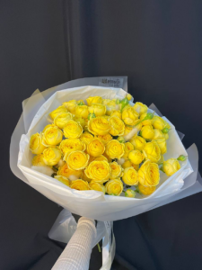19. Букет из 15 кустовых роз Yellow bubbles 19. Букет из 15 кустовых роз Yellow bubbles