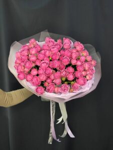 7. Букет из 25 кустовых пионовидных роз Misty bubbles 7. Букет из 25 кустовых пионовидных роз Misty bubbles