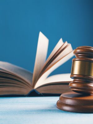 Зарабатывайте с нашей партнерской программой в категории Юридические услуги