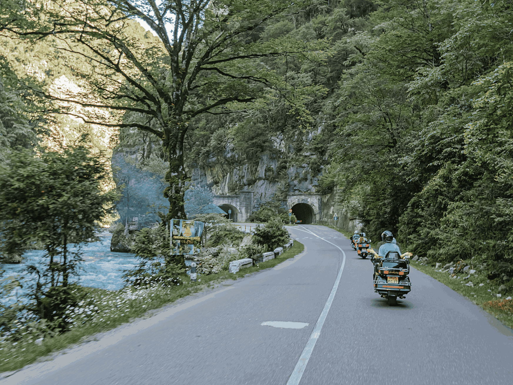 Мотопрогулка на озеро Рица Мотопрогулка на озеро Рица