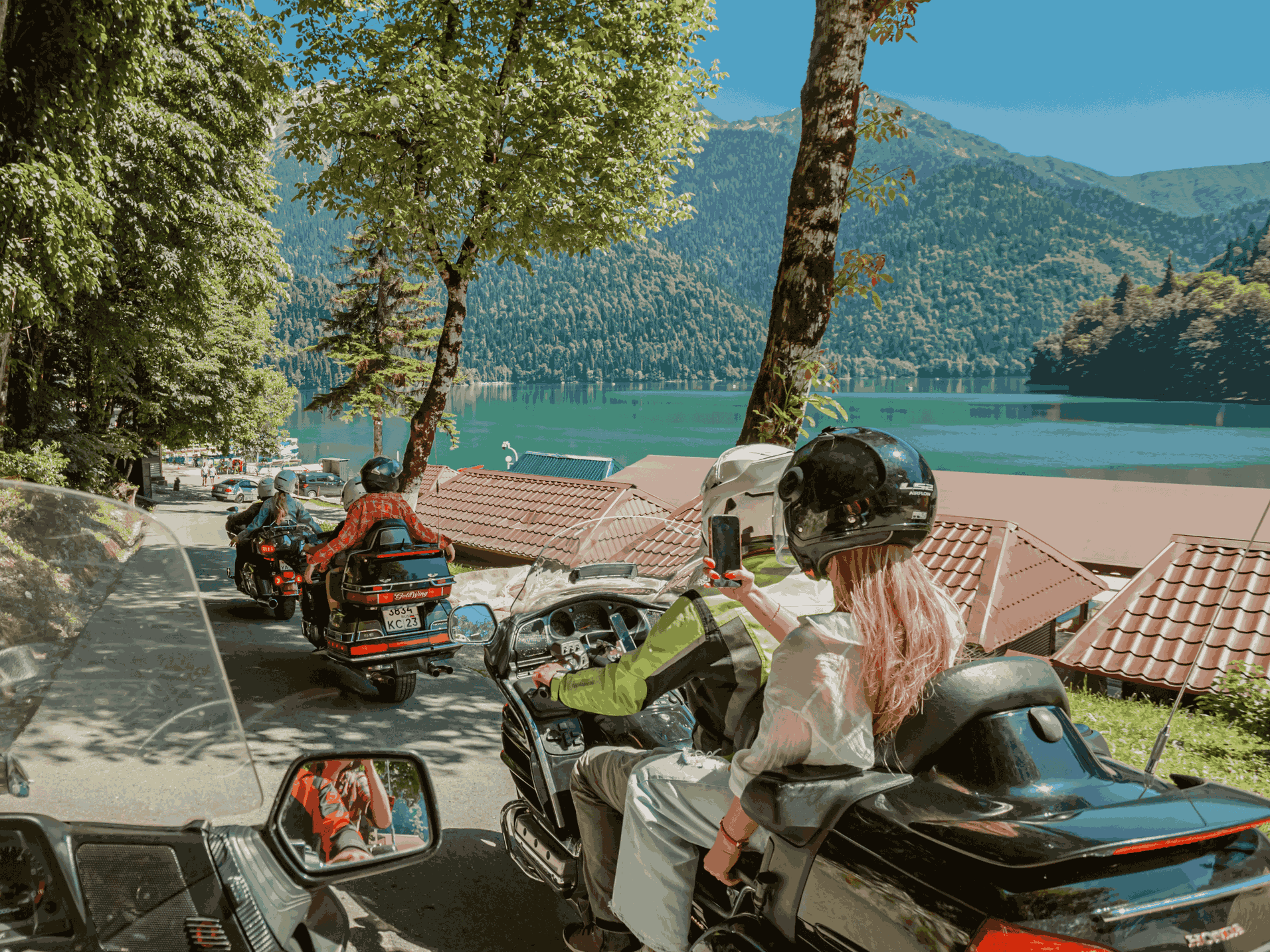 Мотопрогулка на озеро Рица Мотопрогулка на озеро Рица